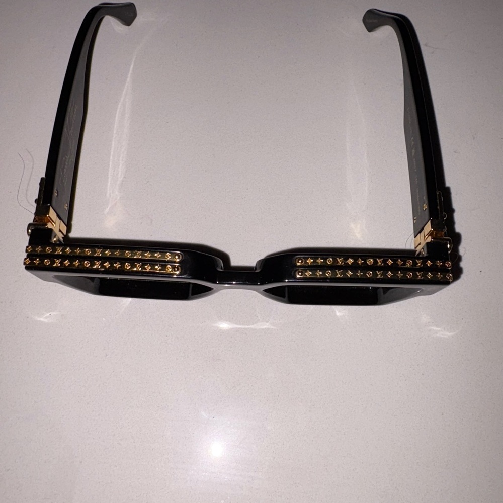 Louis Vuitton Black and Gold Women's Sunglasses - Picture 4 of 7